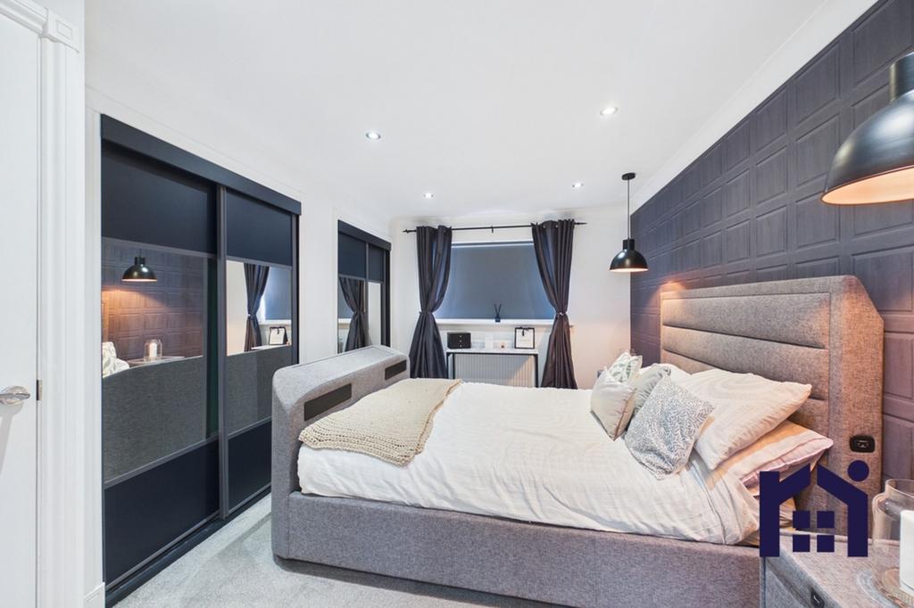 Principal bedroom