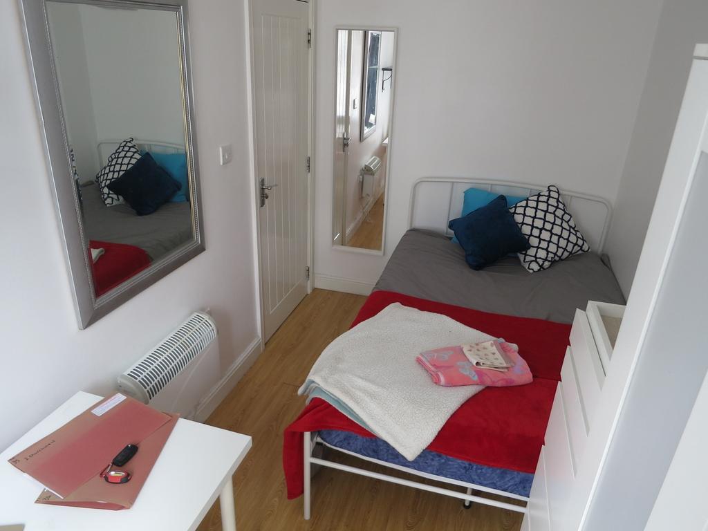 A cozy and inviting double bedroom featuring a ...