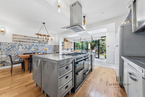 4 bedroom terraced house for sale, Crewys Road, NW2