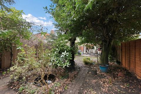 4 bedroom terraced house for sale, Crewys Road, NW2