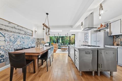 4 bedroom terraced house for sale, Crewys Road, NW2