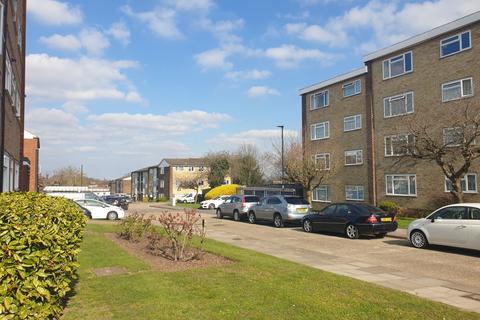 2 bedroom flat to rent, Windsor Court, Southgate