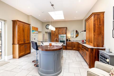 undefined, Thornhill