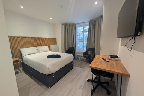 6 bedroom house share to rent, New Lane, Manchester, M30