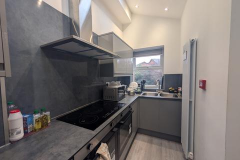 6 bedroom house share to rent, New Lane, Manchester, M30