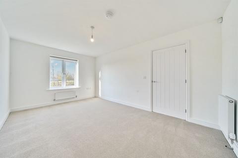 undefined, Upton NN5