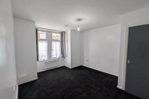 2 bedroom flat to rent, Leicester LE5
