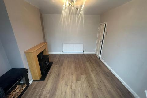 3 bedroom semi-detached house to rent, Beechwood Avenue, Wednesfield WV11