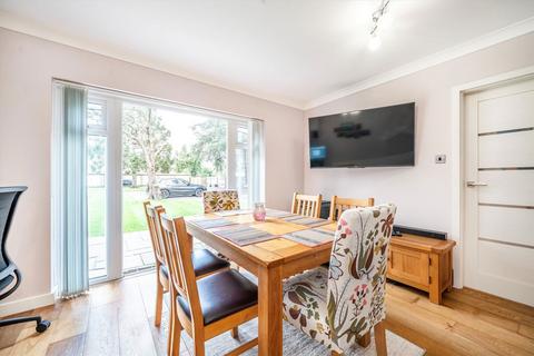undefined, Heathside, Hounslow TW4