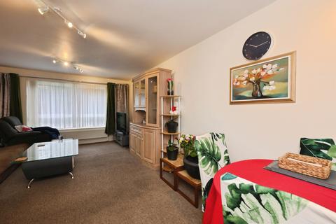2 bedroom apartment for sale, Lampits, Hoddesdon