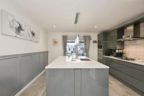 4 bedroom end of terrace house for sale, River Avenue, Hoddesdon