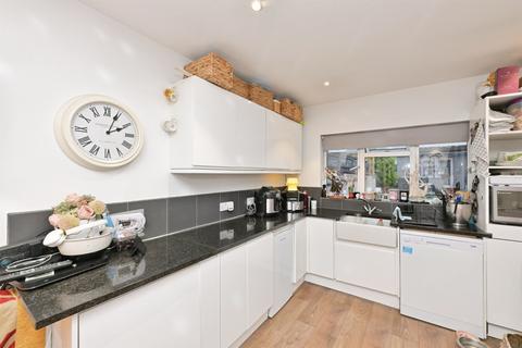 4 bedroom end of terrace house for sale, River Avenue, Hoddesdon