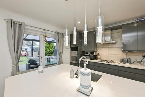 4 bedroom end of terrace house for sale, River Avenue, Hoddesdon