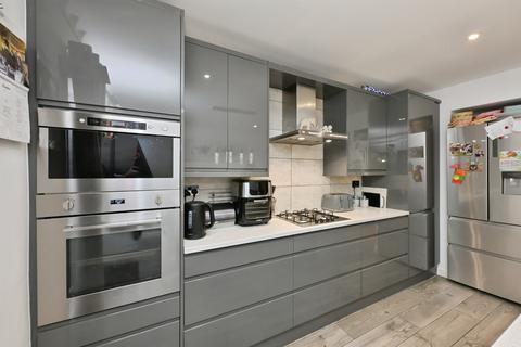 4 bedroom end of terrace house for sale, River Avenue, Hoddesdon