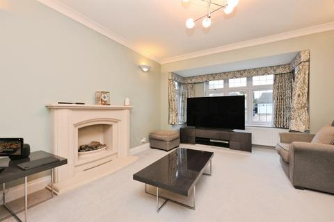 undefined, Roselands Avenue, Hoddesdon