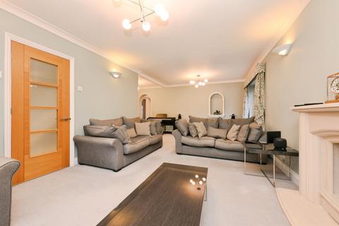 undefined, Roselands Avenue, Hoddesdon
