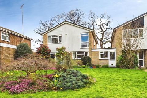undefined, Stirling Way, Horsham RH13