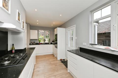 3 bedroom semi-detached house for sale, College Road, Hoddesdon