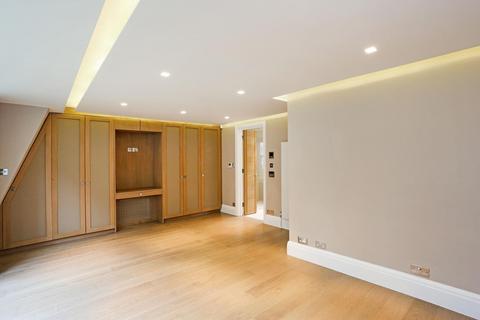 undefined, Cadogan Lane, London SW1X