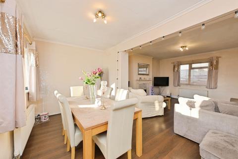 3 bedroom terraced house for sale, Lilac Road, Hoddesdon