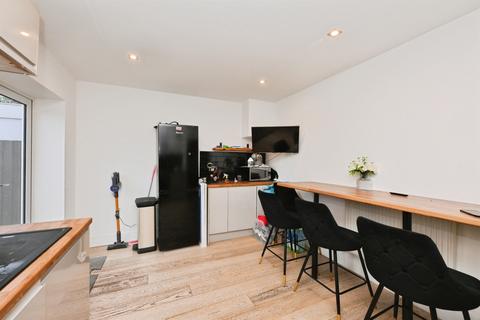 3 bedroom terraced house for sale, Walton Road, HODDESDON