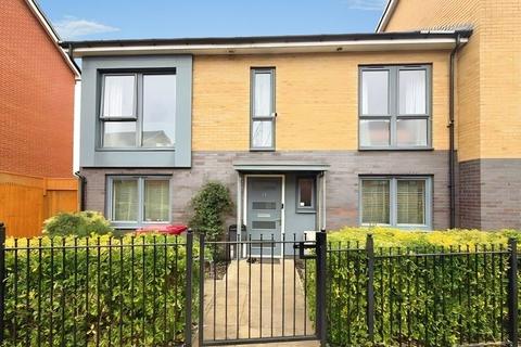 3 bedroom semi-detached house to rent, Greenham Avenue, Reading RG2