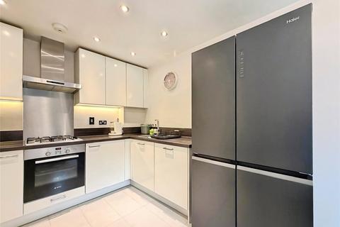3 bedroom semi-detached house to rent, Greenham Avenue, Reading RG2