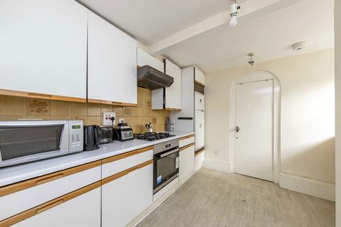 2 bedroom flat to rent, Kensington Gardens Square, London W2