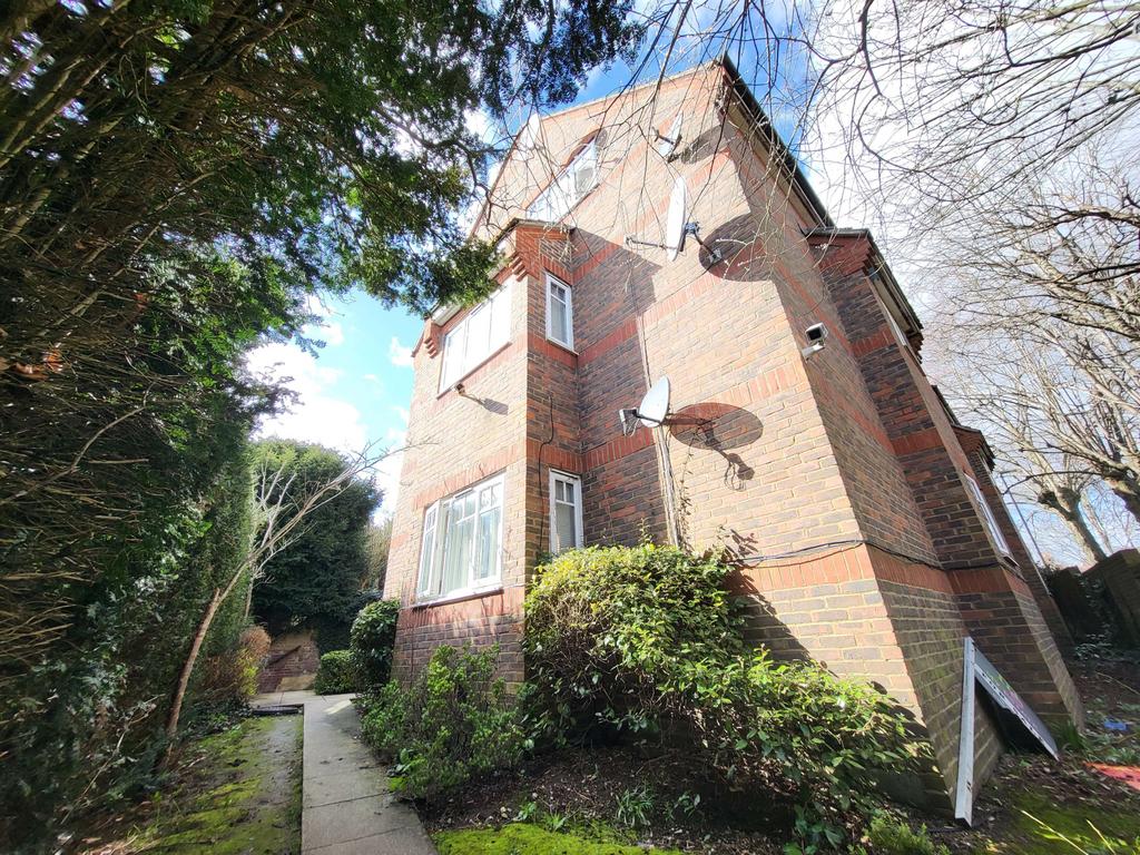 Long Lease and Low Service Charge - Large 2 bed f