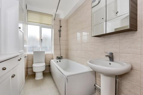 Studio to rent, Gray's Inn Road, Bloomsbury, London, WC1X
