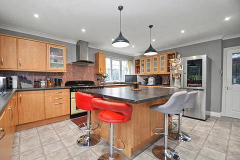 5 bedroom detached house for sale, Corfe Mullen