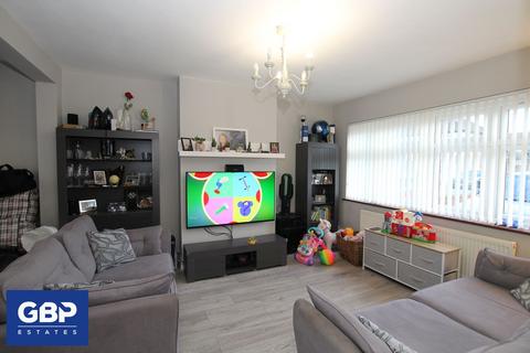 3 bedroom terraced house to rent, Woburn Avenue, Hornchurch, RM12