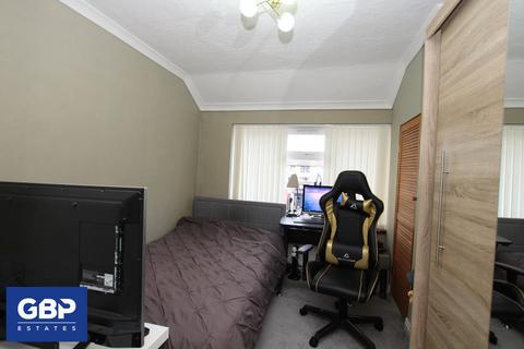 3 bedroom terraced house to rent, Woburn Avenue, Hornchurch, RM12