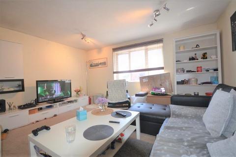 1 bedroom flat to rent, Grange House, Patricia Close, Slough, SL1