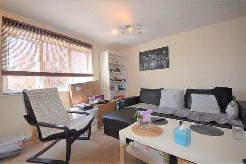 1 bedroom flat to rent, Grange House, Patricia Close, Slough, SL1
