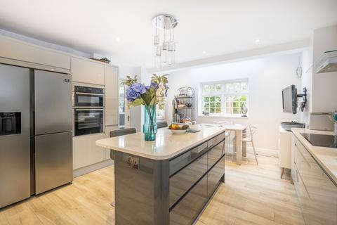 5 bedroom detached house to rent, Kingston Hill Kingston upon Thames KT2