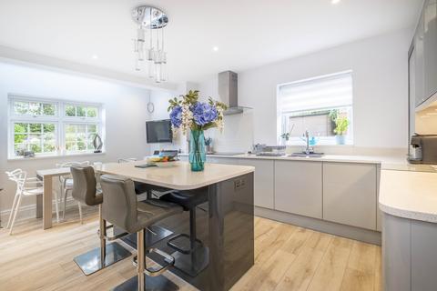 5 bedroom detached house to rent, Kingston Hill Kingston upon Thames KT2