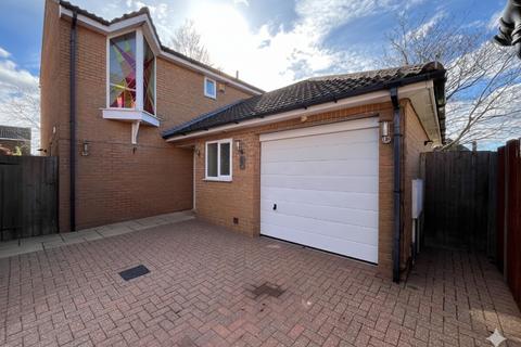 4 bedroom detached house for sale, Sheringham Close, Luton, Bedfordshire, LU2 7AN