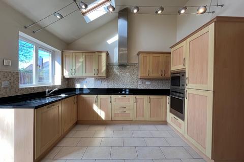 4 bedroom detached house for sale, Sheringham Close, Luton, Bedfordshire, LU2 7AN