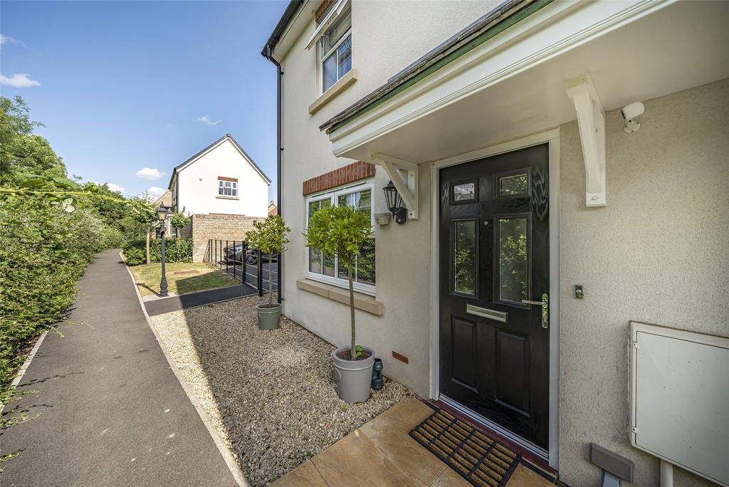 Front Footpath