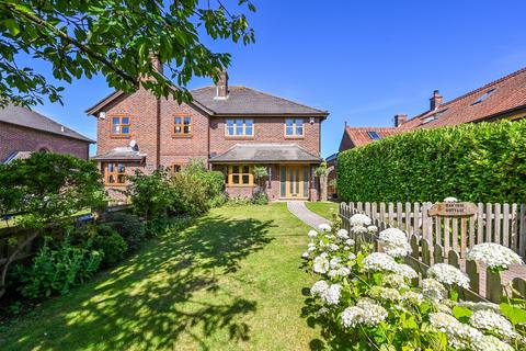 4 bedroom semi-detached house for sale, Trampers Lane, North Boarhunt, Fareham