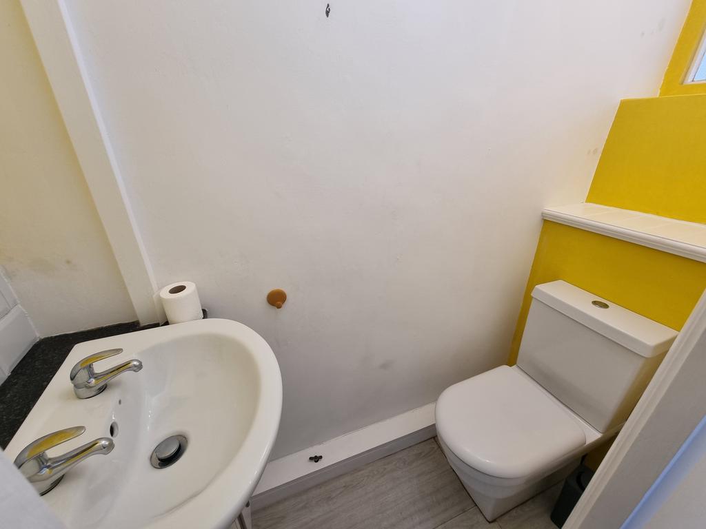Cloakroom/wc