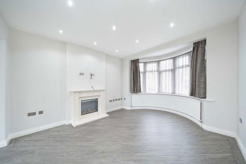 3 bedroom semi-detached house to rent, Brook Avenue, Edgware HA8