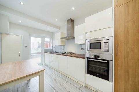 3 bedroom semi-detached house to rent, Brook Avenue, Edgware HA8