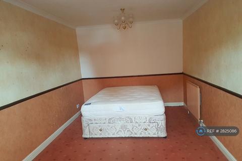 1 bedroom in a house share to rent, Kinder Close, London, SE28
