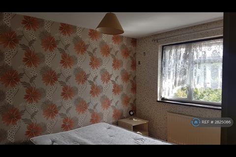1 bedroom in a house share to rent, Kinder Close, London, SE28