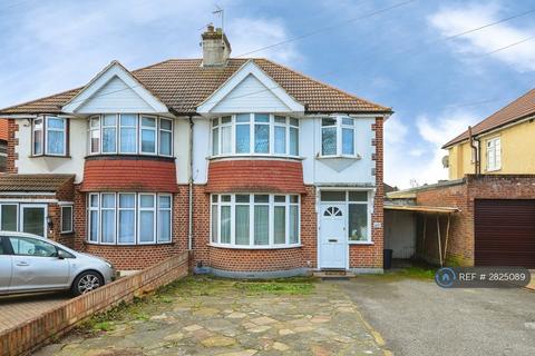 3 bedroom semi-detached house to rent, Pinner Road, Northwood, HA6