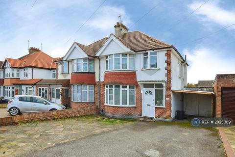 3 bedroom semi-detached house to rent, Pinner Road, Northwood, HA6