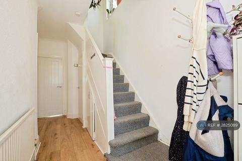 3 bedroom semi-detached house to rent, Pinner Road, Northwood, HA6