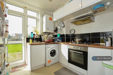 3 bedroom semi-detached house to rent, Pinner Road, Northwood, HA6